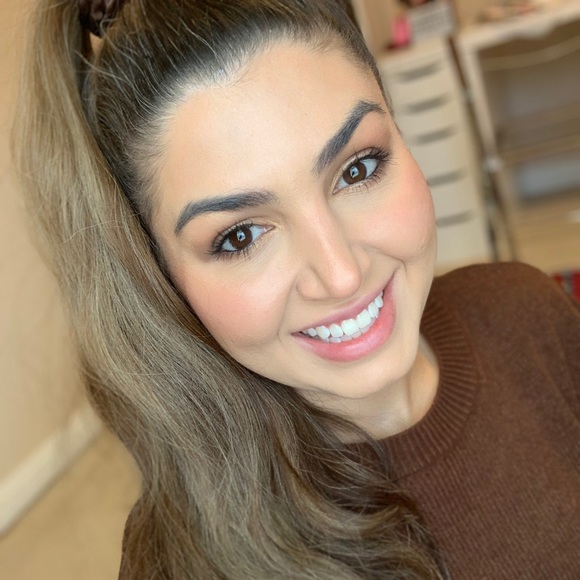 Meet your Posher, Laura - Picture 1 of 1